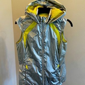 Women’s sports light weight zip up